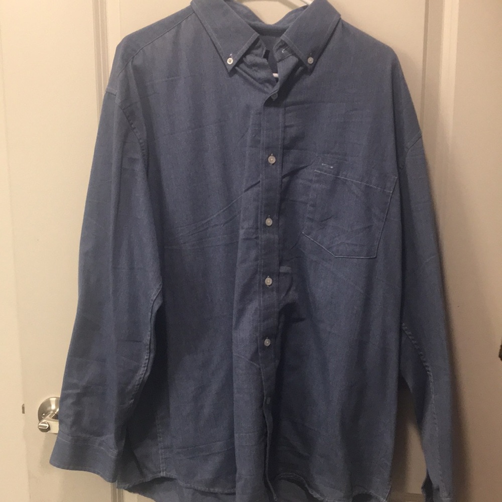 Akwa in great condition button down size large